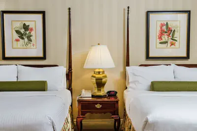 Photo 5 - Mayflower Park Hotel