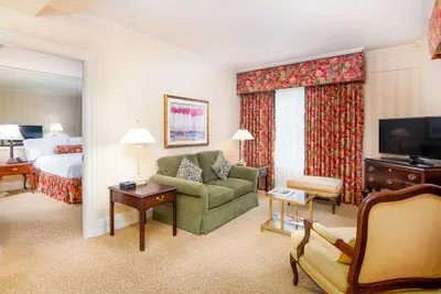 Photo 2 - Mayflower Park Hotel