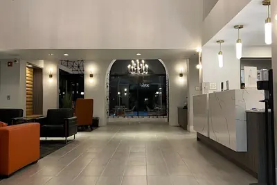 Photo 5 - La Quinta Inn & Suites by Wyndham San Francisco Airport West