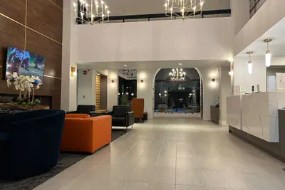 Photo 4 - La Quinta Inn & Suites by Wyndham San Francisco Airport West