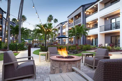 Photo 2 - Courtyard St. Petersburg Clearwater