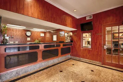 Photo 2 - Best Western Moreno Hotel & Suites