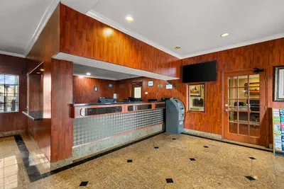 Photo 4 - Best Western Moreno Hotel & Suites