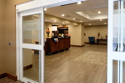 Photo 3 - Hampton Inn Green Bay Downtown