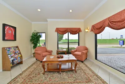 Photo 4 - Americas Best Value Inn Hillsboro