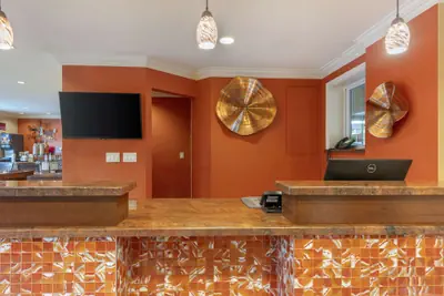 Photo 4 - Best Western Plus Airport Plaza