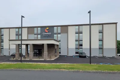 Photo 2 - Comfort Inn & Suites Wyomissing/Reading
