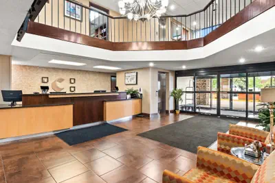 Photo 5 - Comfort Inn Metro Airport