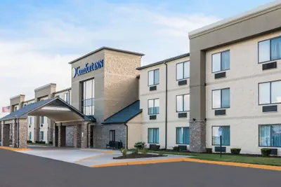 Photo 2 - Comfort Inn Metro Airport