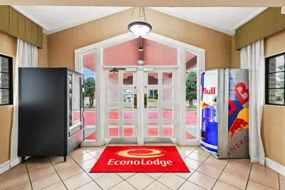 Photo 3 - Econo Lodge Augusta North - Washington Road