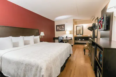 Photo 2 - Red Roof Inn PLUS+ West Springfield