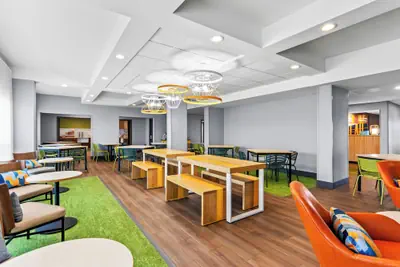 Photo 5 - Spark by Hilton Bardstown