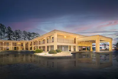 Photo 2 - Days Inn by Wyndham Atlanta Stone Mountain