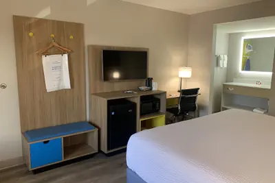 Photo 5 - Days Inn by Wyndham Atlanta Stone Mountain