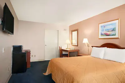 Photo 5 - Travelodge by Wyndham Bakersfield