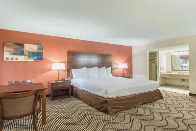 Photo 4 - Best Western Roseville Inn