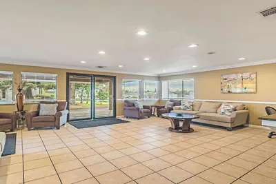 Photo 2 - Best Western Roseville Inn
