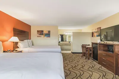 Photo 5 - Best Western Roseville Inn