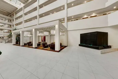 Photo 5 - Embassy Suites by Hilton Milwaukee Brookfield