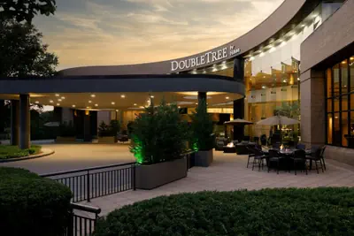 Photo 2 - DoubleTree by Hilton Washington Dulles Airport