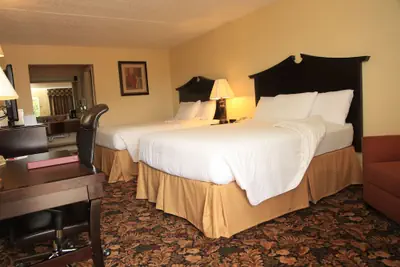 Photo 5 - Plaza Inn