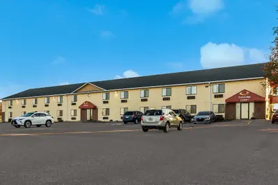 Photo 2 - Econo Lodge Inn & Suites Yankton