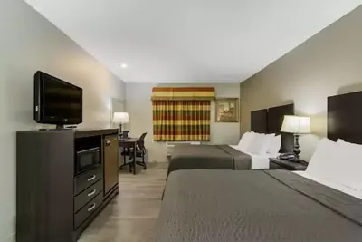 Photo 5 - Econo Lodge Inn & Suites Yankton