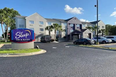 Photo 2 - Sleep Inn & Suites Pensacola - University Area