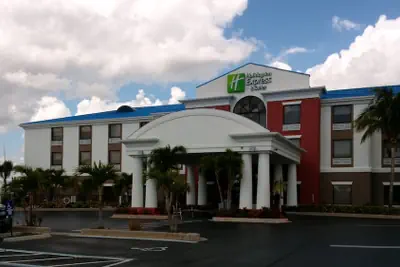 Photo 2 - Holiday Inn Express Hotel & Suites Lake Okeechobee by IHG