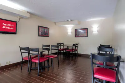 Photo 2 - Red Roof Inn Charlottesville