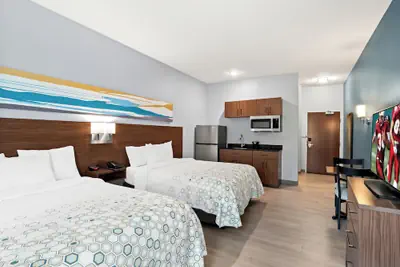 Photo 2 - HomeTowne Studios by Red Roof East Lansing - Okemos