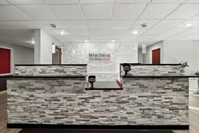 Photo 4 - HomeTowne Studios by Red Roof East Lansing - Okemos
