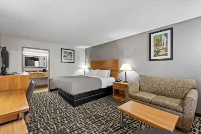 Photo 2 - Quality Inn Bowling Green South