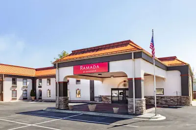 Photo 2 - Ramada by Wyndham Hendersonville