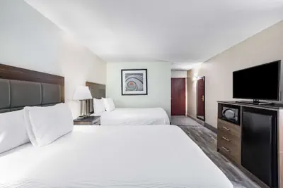 Photo 4 - Ramada by Wyndham Hendersonville