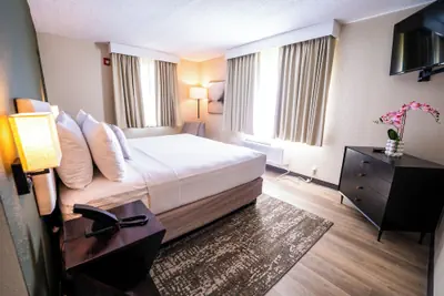 Photo 4 - Mai Hana Hotel & Suites