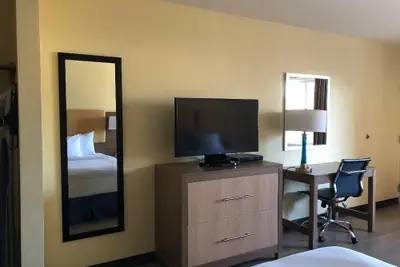 Photo 4 - Days Inn by Wyndham Hayward Airport