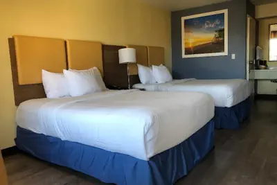 Photo 5 - Days Inn by Wyndham Hayward Airport