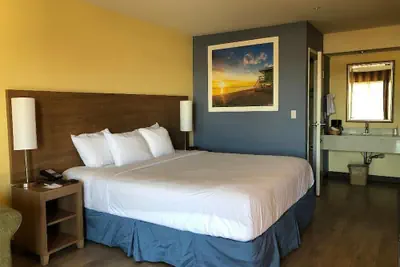 Photo 3 - Days Inn by Wyndham Hayward Airport