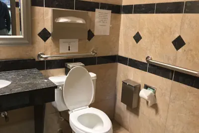 Photo 3 - Days Inn & Suites by Wyndham Webster NASA-ClearLake-Houston