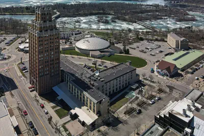 Photo 2 - Quality Hotel & Suites At The Falls