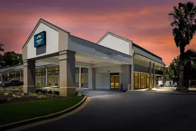 Photo 2 - Suburban Studios Hinesville - Fort Stewart Area