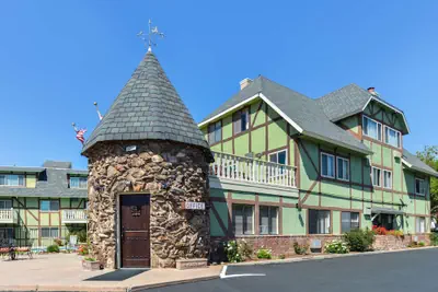 Photo 2 - Svendsgaard's Danish Lodge Americas Best Value Inn