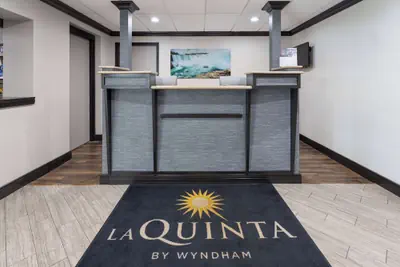 Photo 3 - La Quinta Inn by Wyndham Buffalo Airport