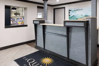 Photo 2 - La Quinta Inn by Wyndham Buffalo Airport