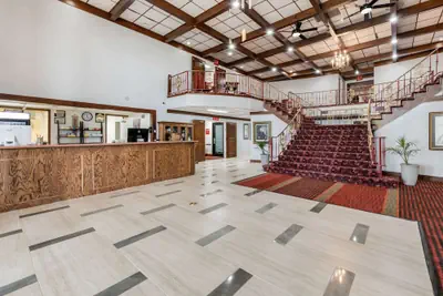 Photo 5 - Econo Lodge Truman Inn
