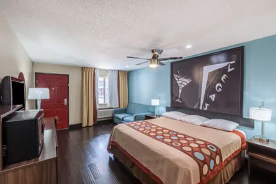Photo 5 - Super 8 by Wyndham Austin University/Downtown Area