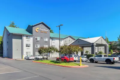 Photo 2 - Comfort Suites Portland Airport