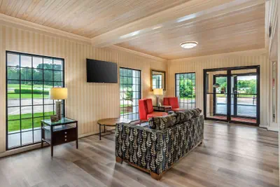 Photo 3 - Econo Lodge Inn & Suites Philadelphia MS