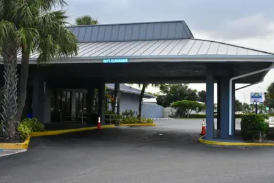 Photo 2 - Days Inn by Wyndham Stuart